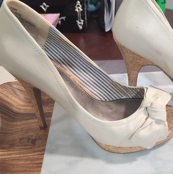 Beige Worthington Open Toe High Heels 👠 - Picture 7 of 8